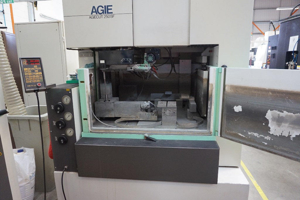 Agie Agiecut 250SF Submerged Wire Erosion Machine with Agie CF 50 Control