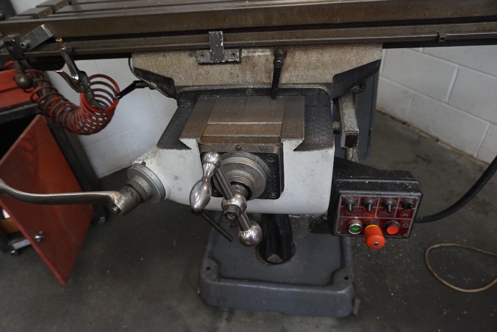 Bridgeport BR2J2 Turret Style Milling Machine