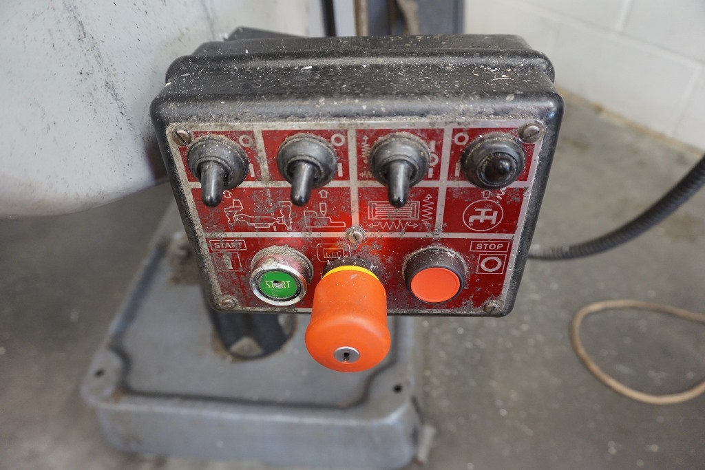 Bridgeport BR2J2 Turret Style Milling Machine