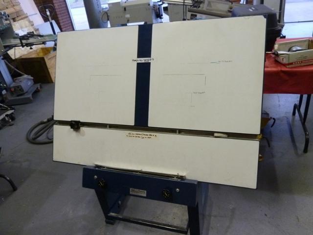 Billows Plate Hole Puncher