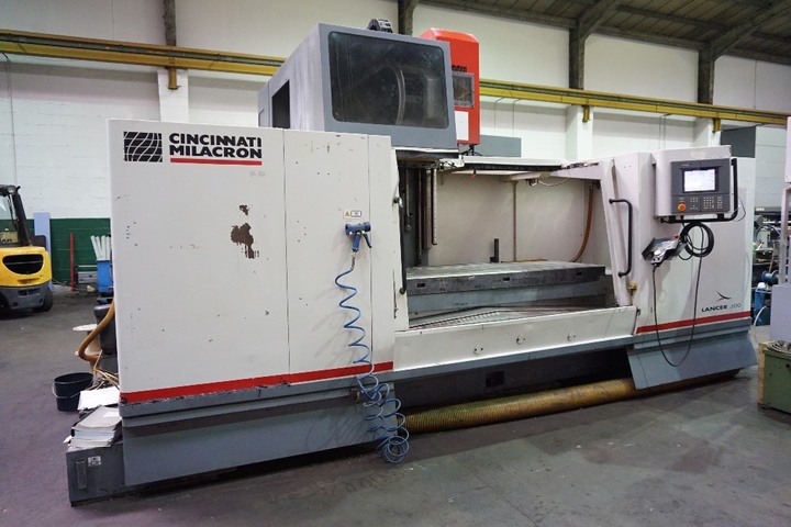 Cincinnati Lancer 2000 Vertical Machining Centre with Accramatic A2100 Control