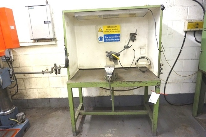 Bench with Extraction Cover & Light