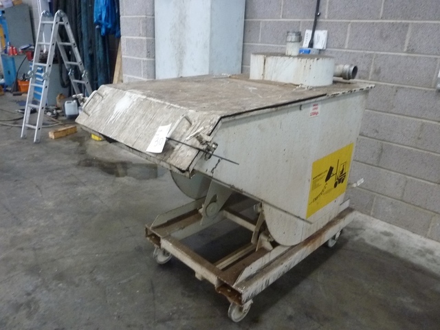1250kg Empteezy Swarf Skip with Top Cover