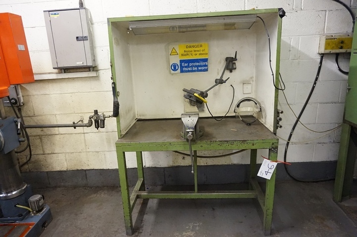 Bench with Extraction Cover & Light