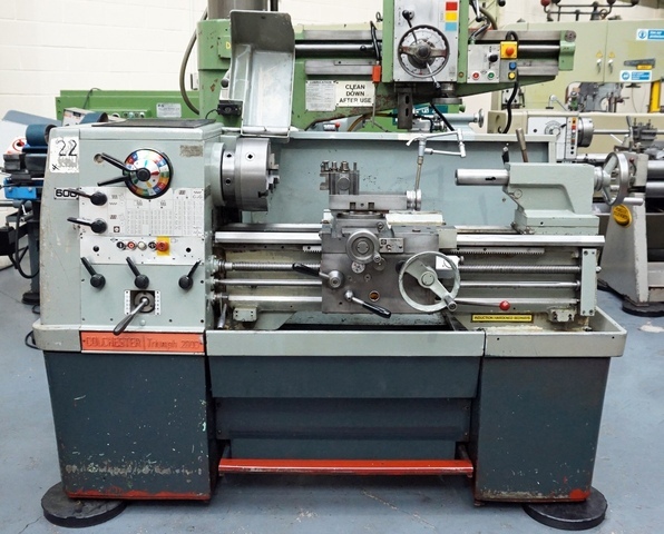 Colchester Triumph2000 Straight Bed Centre Lathe