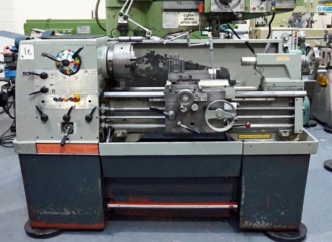 Colchester Triumph 2000 Straight Bed Centre Lathe