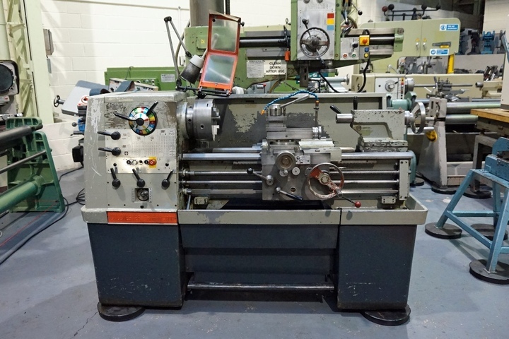 Colchester Triumph 2000 Straight Bed Centre Lathe