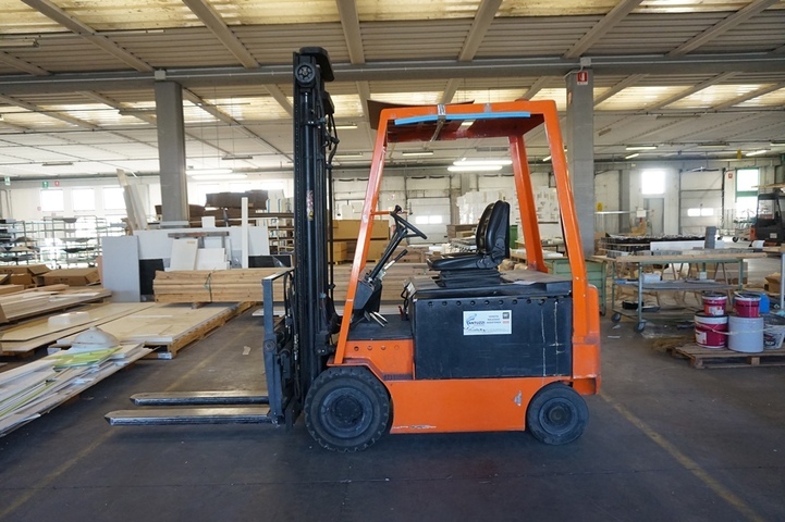 Lugli Model ELX 30 Electric Forklift Truck
