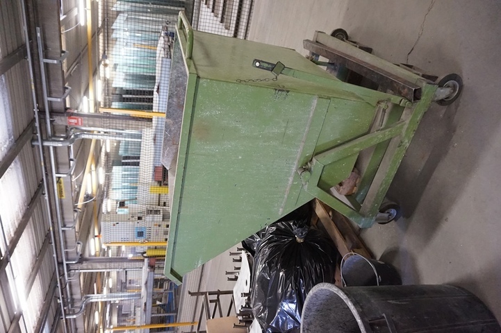 (2) Mobile Tipping Skips