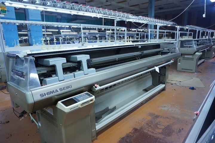 Shima Seiki Type SES 254S Flat Bed Knitting Machine