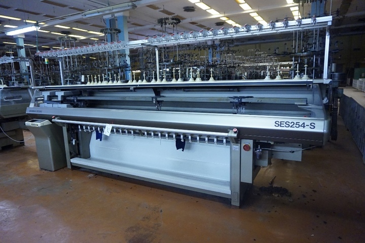 Shima Seiki Type SES 254S Flat Bed Knitting Machine