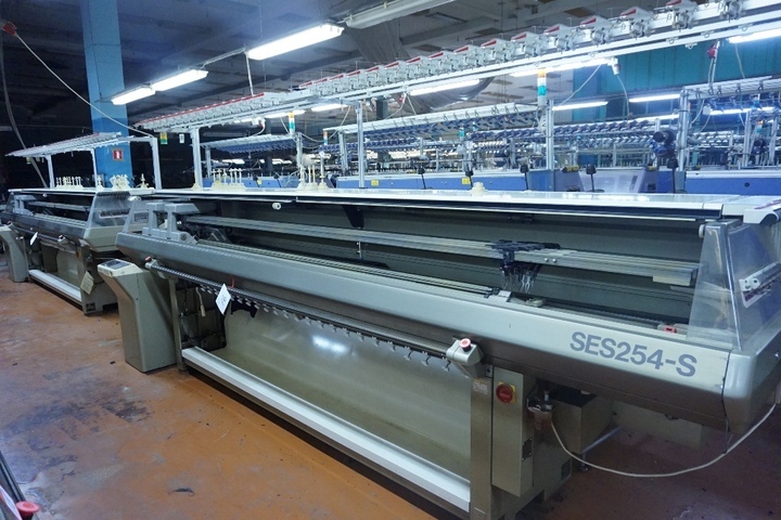 Shima Seiki Type SES 254S Flat Bed Knitting Machine