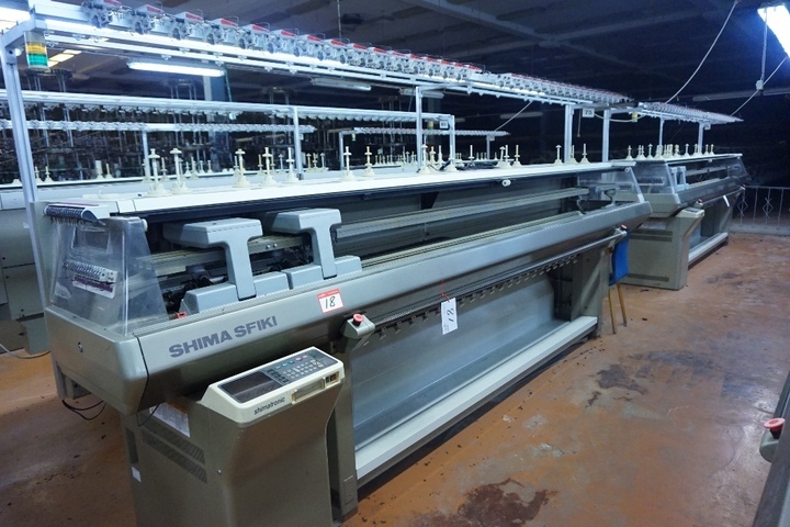 Shima Seiki Type SES 254S Flat Bed Knitting Machine