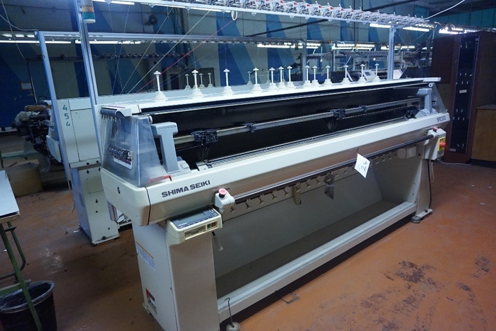 Shima Seiki Type SFE 202T Flat Bed Knitting Machine