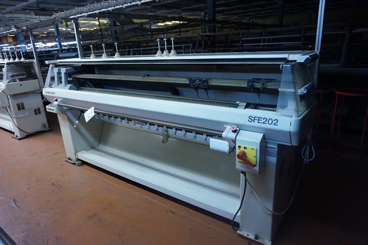 Shima Seiki Type SFE 202T Flat Bed Knitting Machine