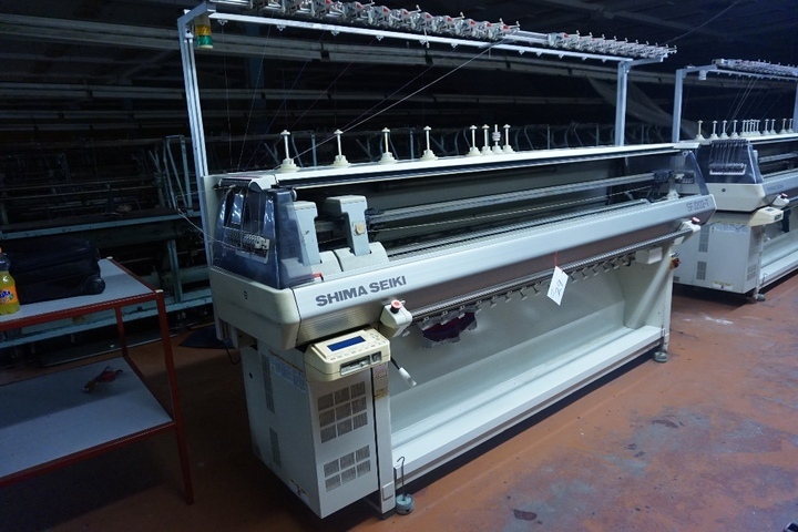 Shima Seiki Type SFJ 202T Flat Bed Knitting Machine