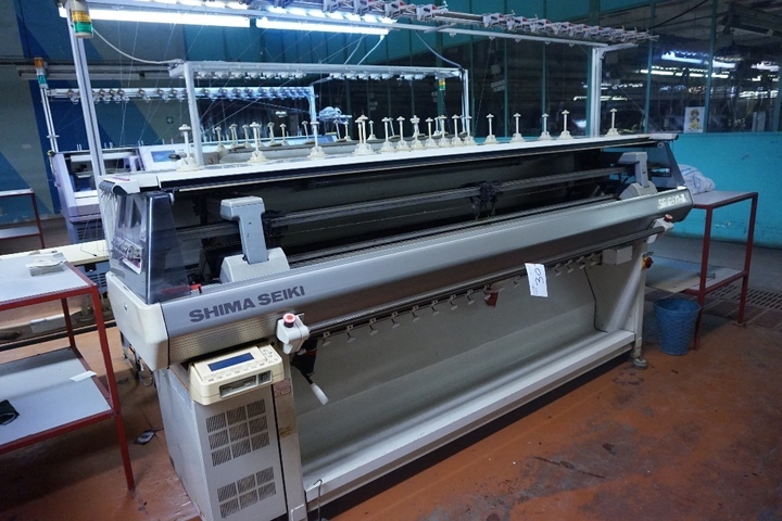 Shima Seiki Type SFJ 202T Flat Bed Knitting Machine
