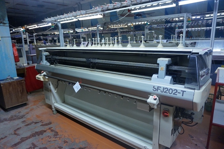 Shima Seiki Type SFJ 202T Flat Bed Knitting Machine