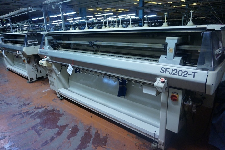 Shima Seiki Type SFJ 202T Flat Bed Knitting Machine
