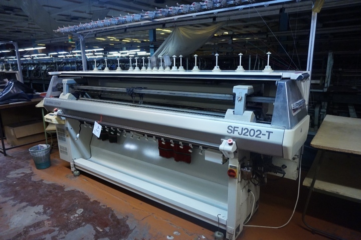 Shima Seiki Type SFJ 202T Flat Bed Knitting Machine
