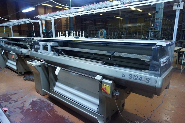 Shima Seiki Type SES 124S Flat Bed Knitting Machine