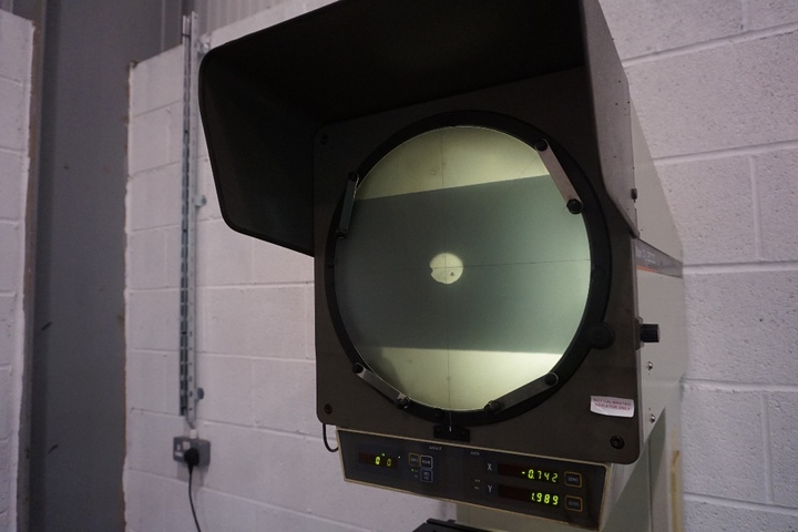 Mitutoyo PJ-300 Profile Projector