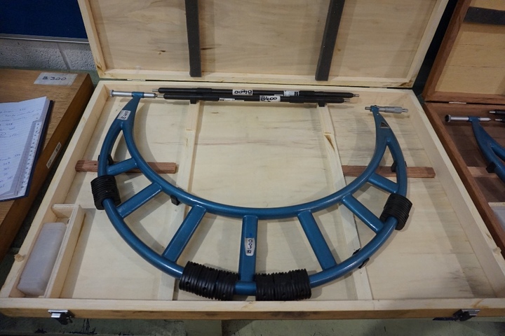 500 – 600 Adjustable Outside Micrometer