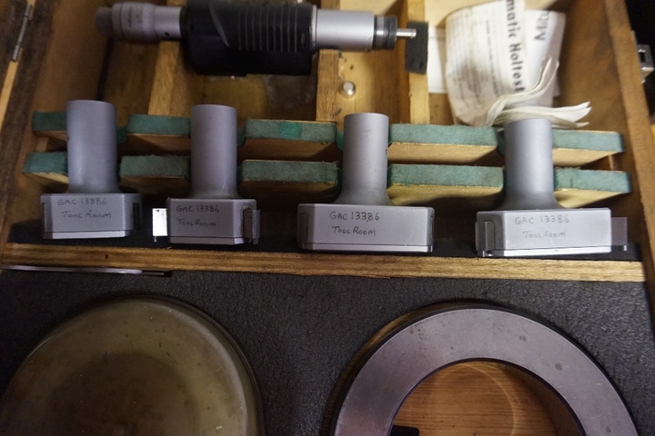 (1) Mitutoyo 2’’ – 4’’ Digital Bore Micrometer