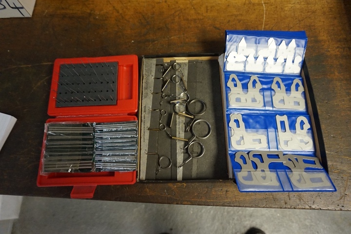 Various Pin Gauges, Thread Gauges and Hole Gauges