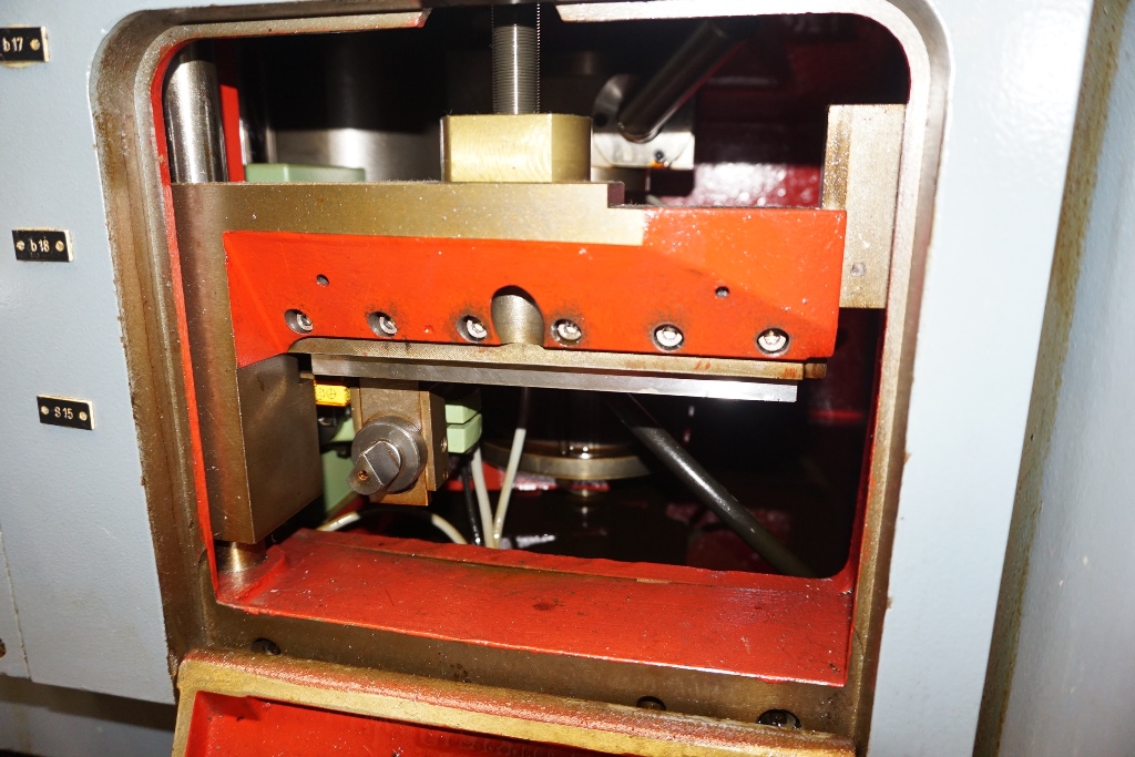 Koefpfer Type 153A Universal Gear Hobbing and Worm Milling Machine