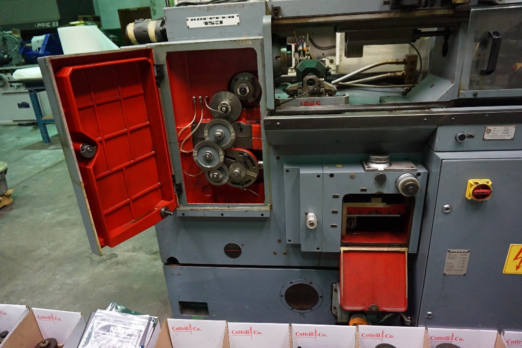 Koefpfer Type 153A Universal Gear Hobbing and Worm Milling Machine