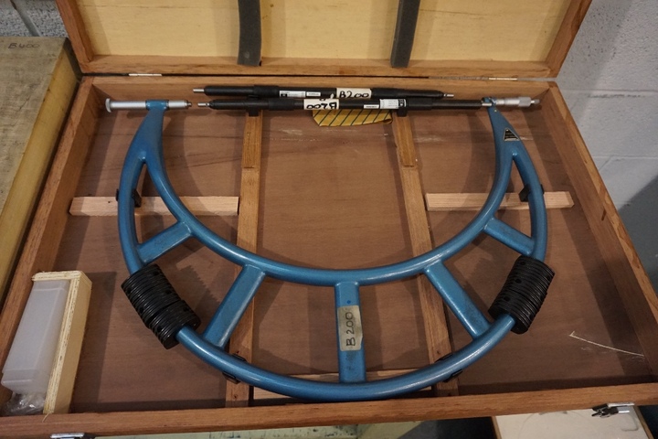 400 – 600 Adjustable Outside Micrometer