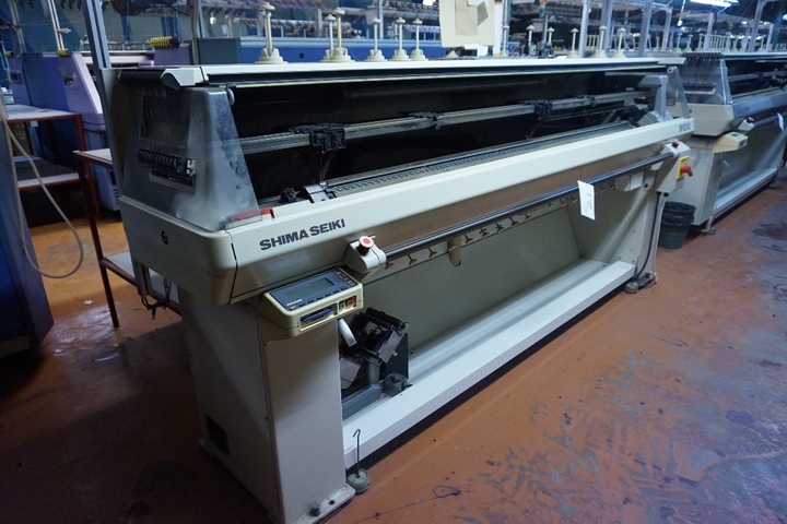 Shima Seiki Type SFE 202T Flat Bed Knitting Machine