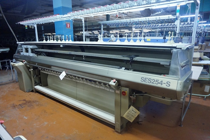 Shima Seiki Type SES 254S Flat Bed Knitting Machine