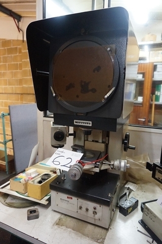 Mitutoyo CJ 250 Profile Projector