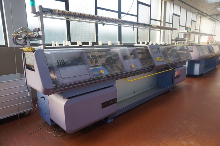 Stoll Model CMS 433.6 Flat Knitting Machine