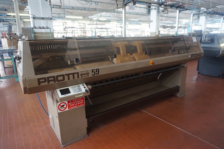 Protti Model PT242 Flat Knitting Machine