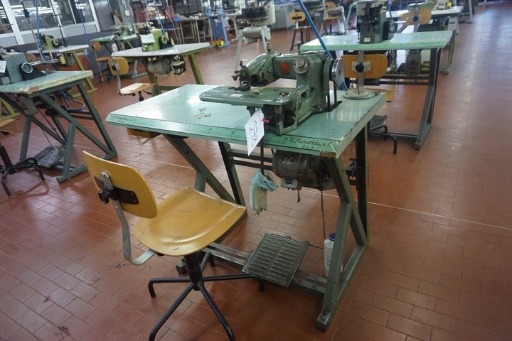US Model 718 Sewing Machine