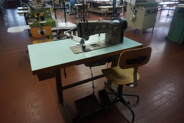Pfaff Model 1242-6/01 CSMN Sewing Machine.