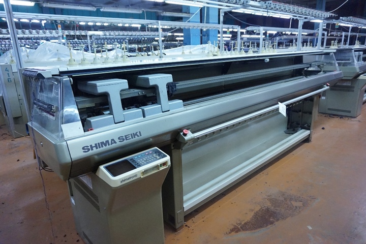 Shima Seiki Type SES 254S Flat Bed Knitting Machine