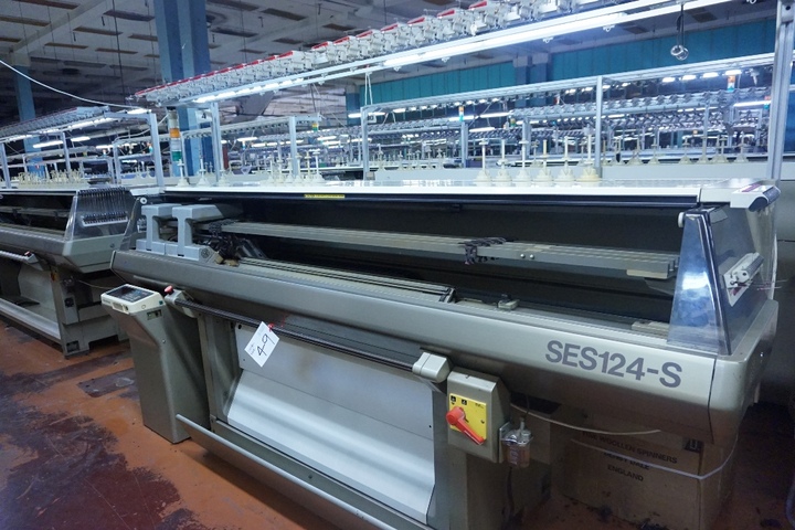 Shima Seiki Type SES 124S Flat Bed Knitting Machine