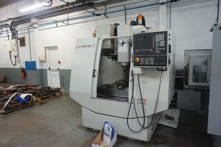 XYZ 560 Mini Mill