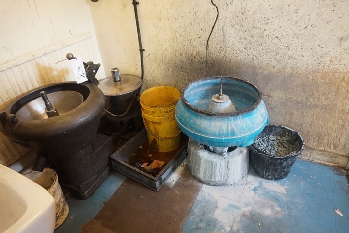 (1) Rumbler with 16” Drum & (1) Swarf Spinner