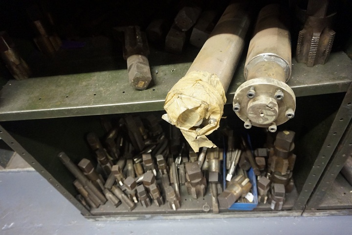 Rack with Qty of Taps