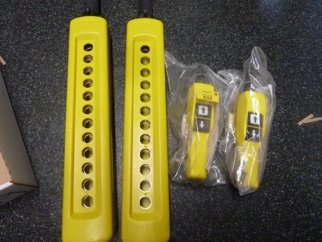 (2) x Pendant Controls, (2) x Pendant Control Covers