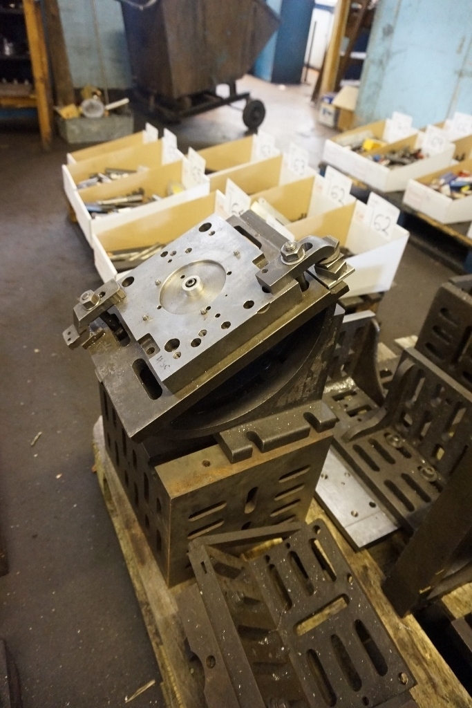 Qty of L Shaped Brackets & 10” x 12” Cube