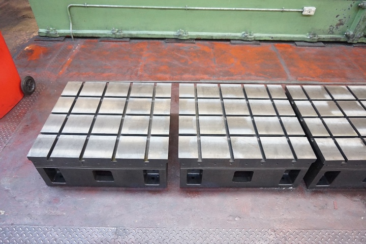 (2) Tee Slotted Setting Up Tables: 880mm x 800mm x 340mm High.