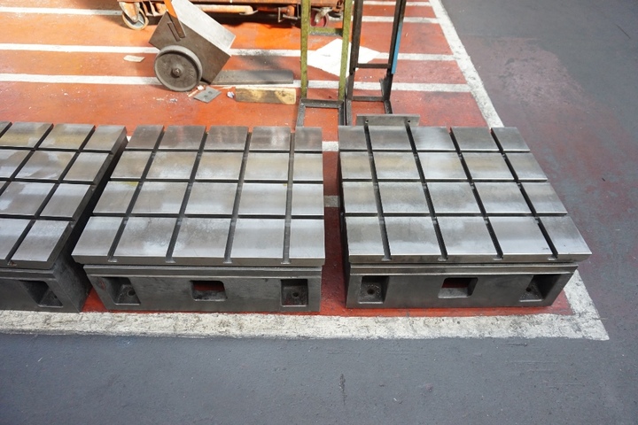 (2) Tee Slotted Setting Up Tables: 880mm x 800mm x 340mm High.