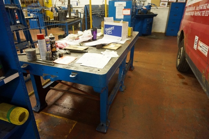 2050 x 1050 x 730mm Surface Table