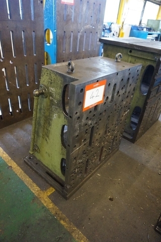 (2) Steel Angle Plates 830 x 945 x 585mm, 830 x 1050 x 720mm